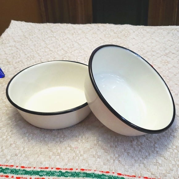 White Enamel Bowls - set of two - Picture 5 of 5